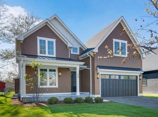 322 Montgomery Ln, Glenview, IL