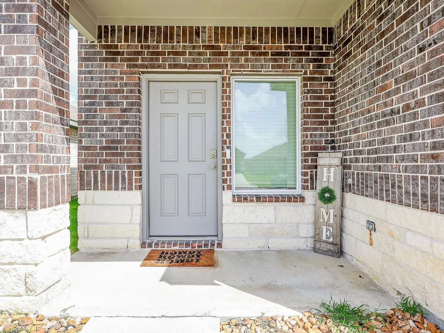 4 bed, 2.5 bath, 2295 sqft, $2,350 — Photo 3