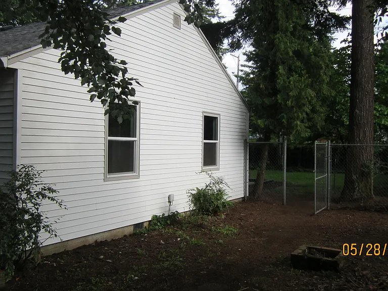 11851 E Burnside St — Photo 9