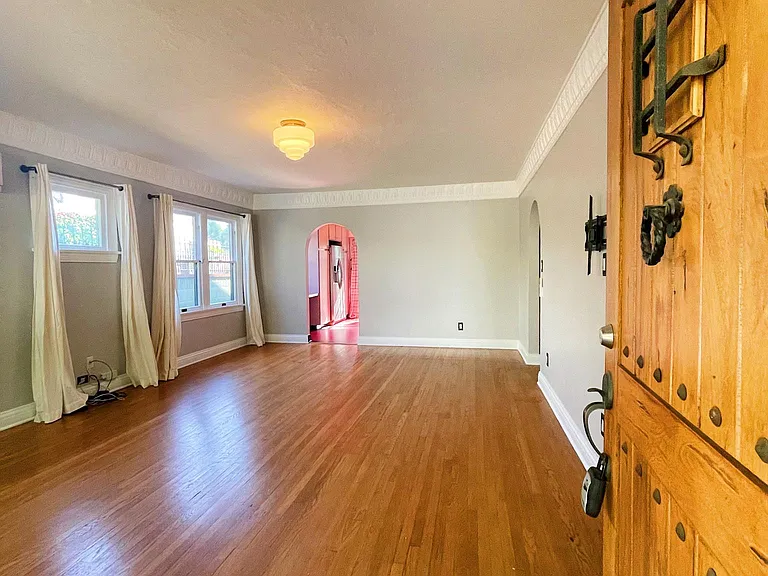 1016 E 36th St — Photo 3