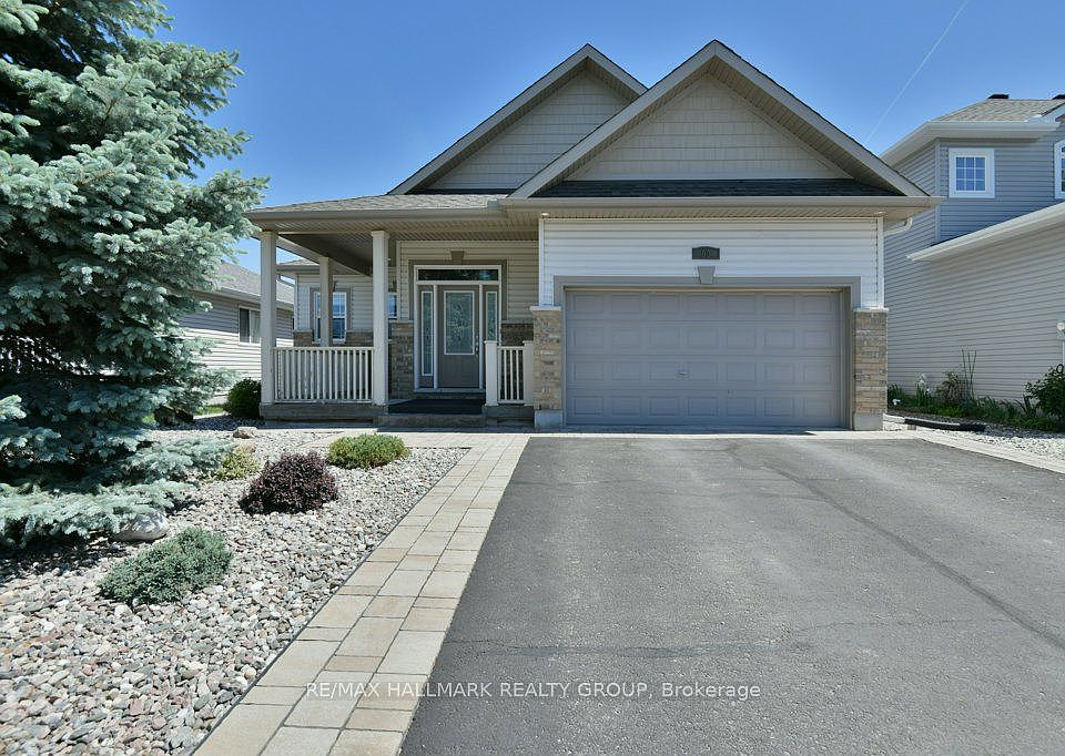 1st image of 90 Carter Cres