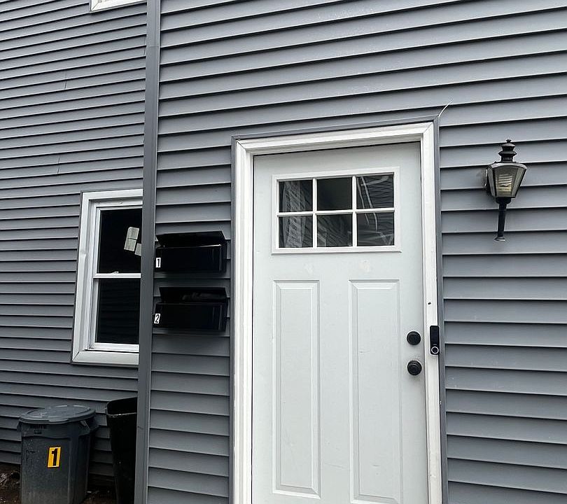 2nd image of 8-10 King St #1