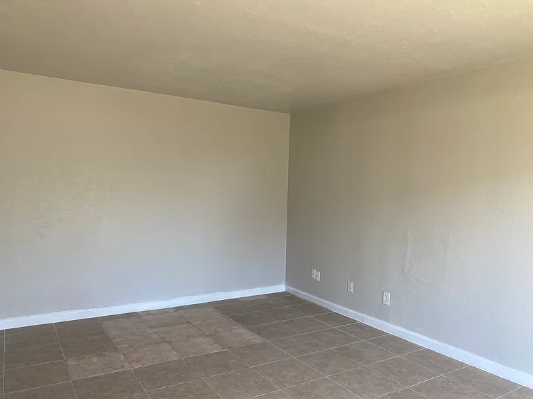2425 Limestone Dr — Photo 5