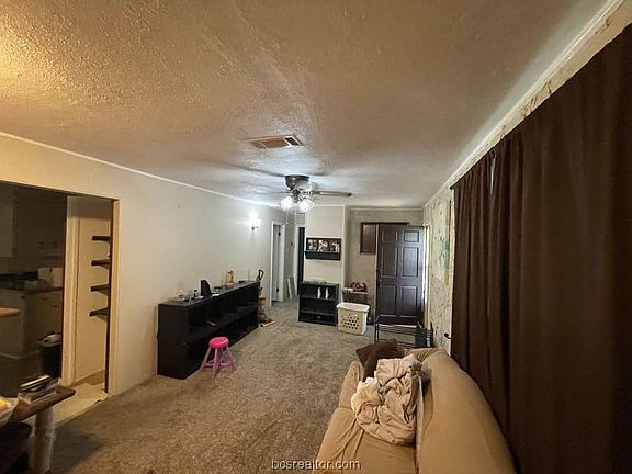 3rd image of 90 Nassau Ln