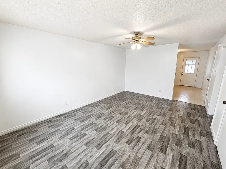 4805 Cedarhill Cir — Photo 3