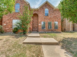 925 Jamie Dr, Grand Prairie, TX 75052