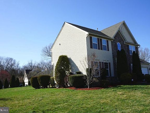 3rd image of 686 Foxmoor Dr