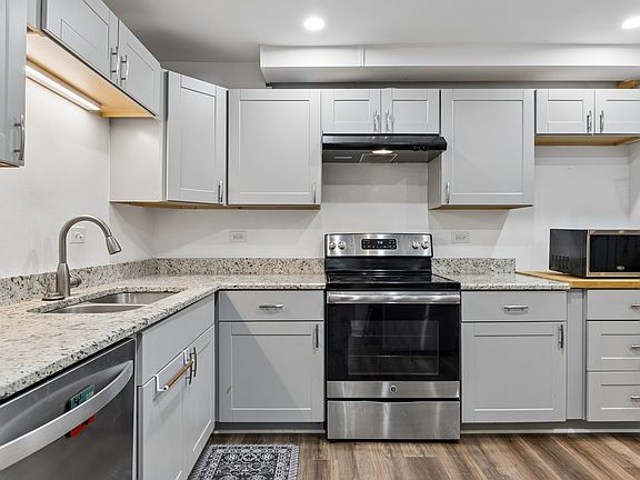 4th image of 620 Olive Pl