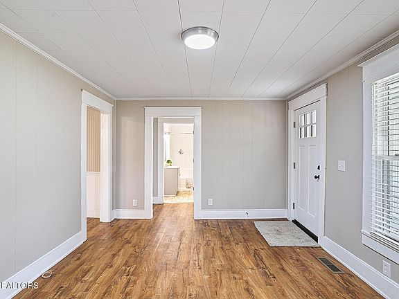 3rd image of 353 Lee Rd