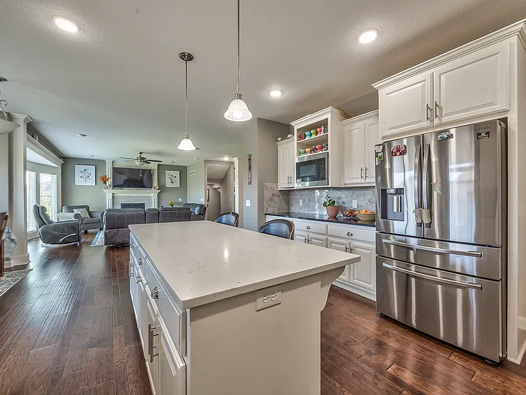 8135 NW 90th Ter — Photo 16