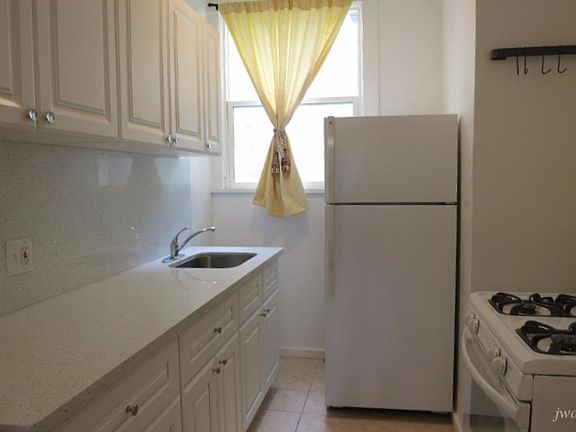 4th image of 1531 Francisco St APT 4