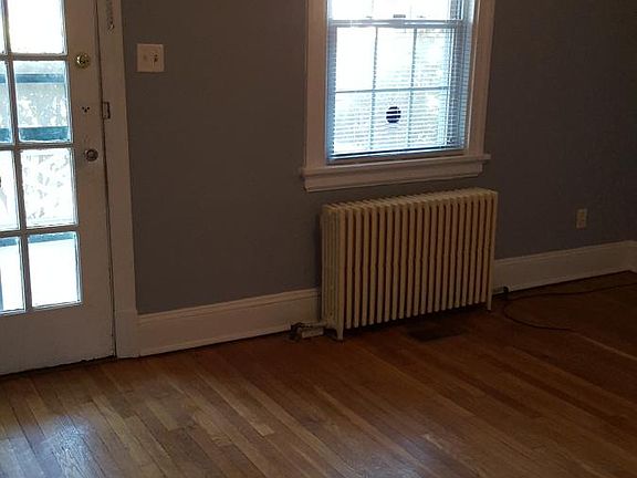 2nd image of 3228 W Grace St #B