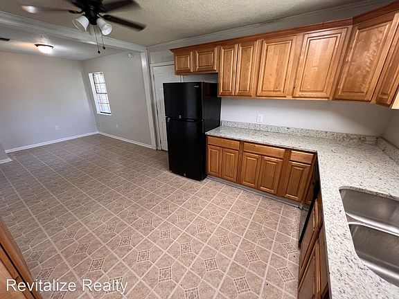 5th image of 3716 Anita Dr