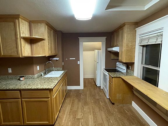 4th image of 402 W Oak St #C