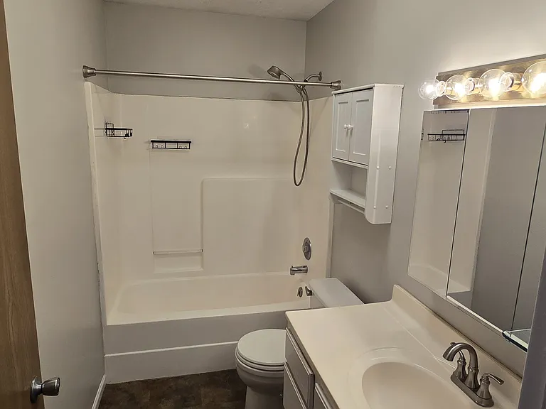 2501 N Main St — Photo 12