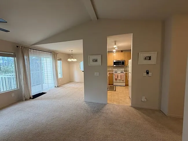 1 bed, 715 sqft, $2,100 — Photo 4