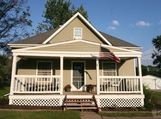 506 N 1st St, Mystic, IA 52574