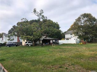 19 Richard Rd, Selden, NY 11784