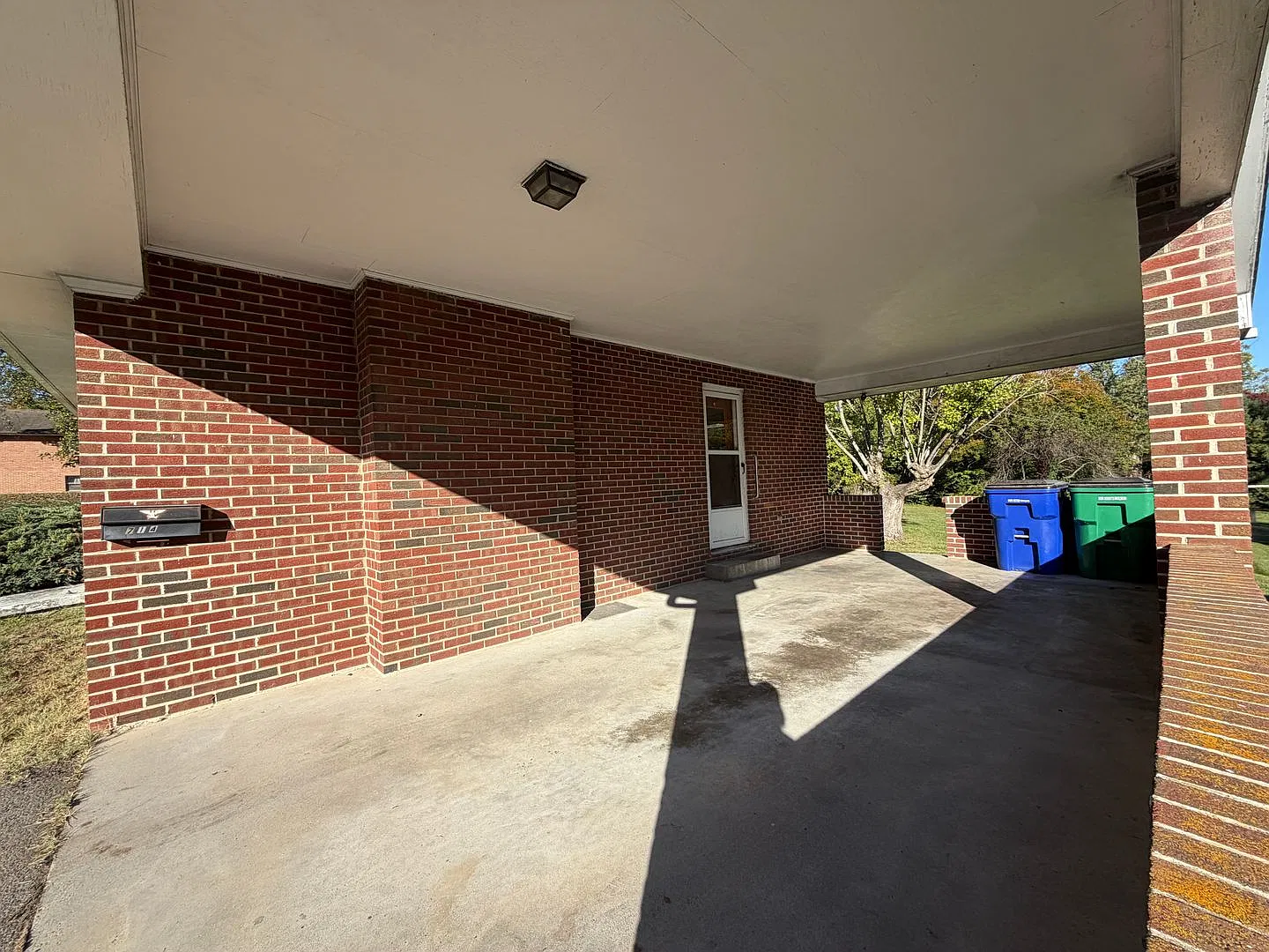 Fully Renovated Home Near Virginia Tech — Photo 2