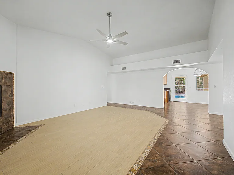 17035 E Cascade Dr — Photo 10