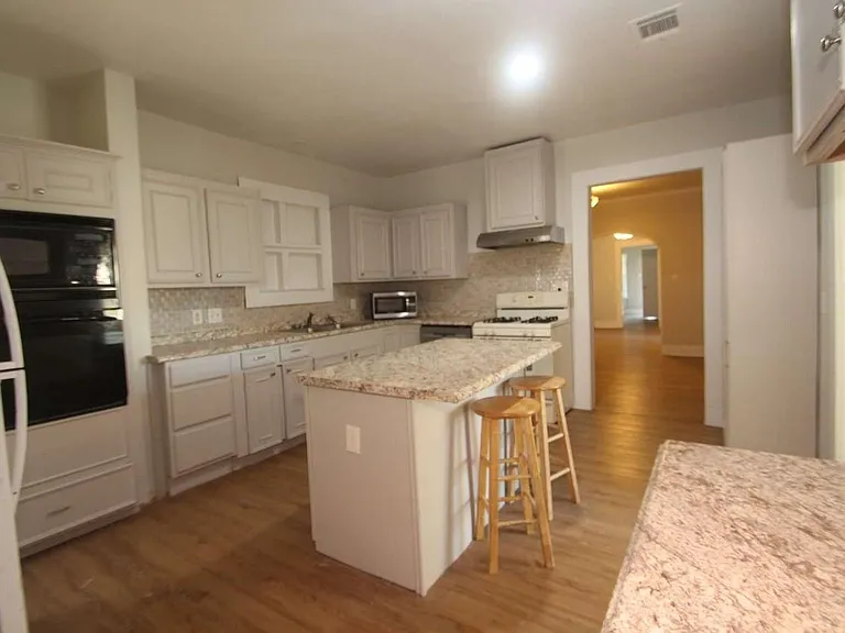 422 Tennessee St — Photo 4