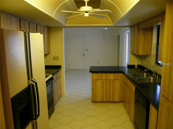 4th image of 1435 Westlake Blvd