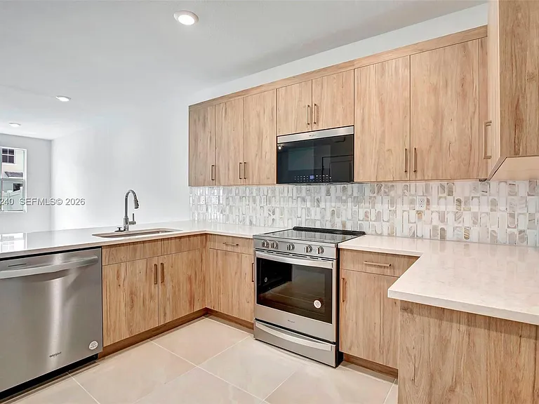 129 SW 171st Way — Photo 5