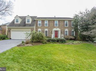 9507 Chestnut Farm Dr, Vienna, VA 22182