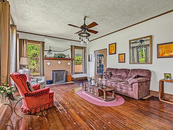 2nd image of 2075 Franklin St