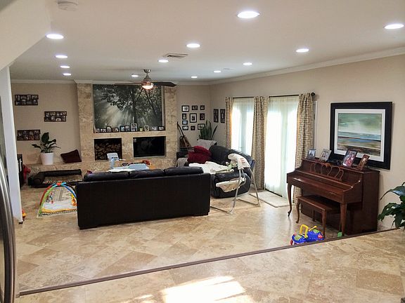 Huge/Living/Dining Kitchen