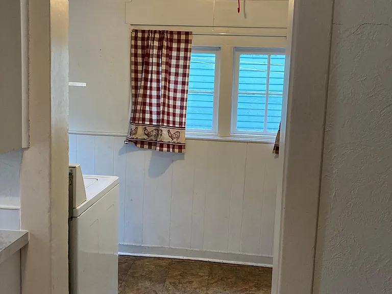 120 N Chestnut St — Photo 18