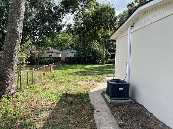 4th image of 6074 Robbins Cir S