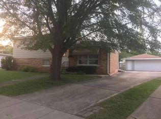 133 N Adams Dr, Addison, IL 60101