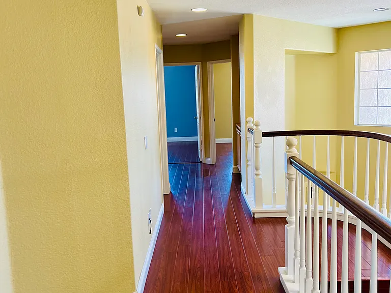 572 Parkside Dr — Photo 11