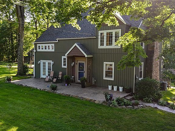 3rd image of 19 Locust Rd #221