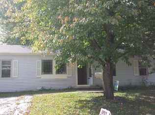 417 Singapore Ln, Carpentersville, IL