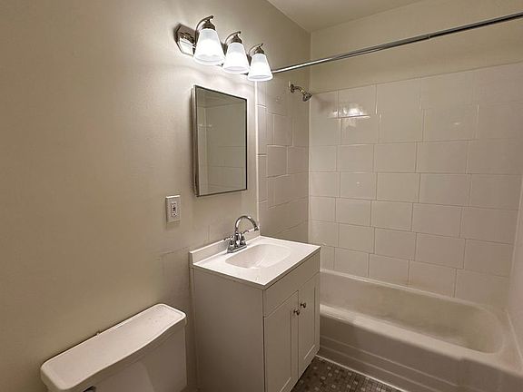 5th image of 5601 Glenwood Ave #6