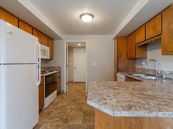 4th image of 1600 SE 145th Ct