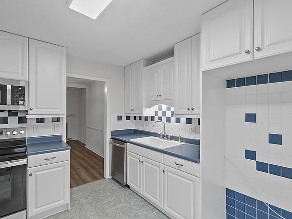 4th image of 111 N Idlewild Path