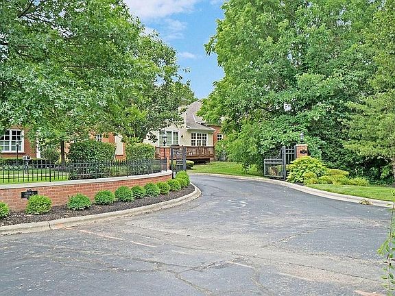 3rd image of 1351 White Oak Ln