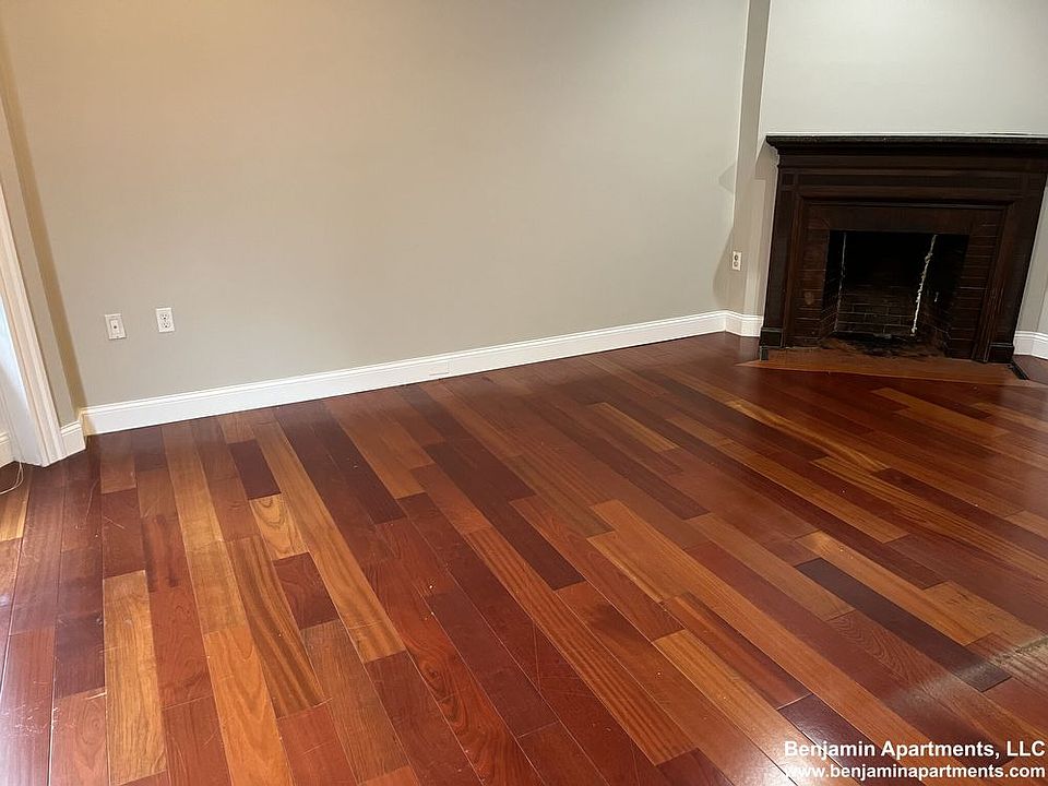 2nd image of 250 Newbury St #3G
