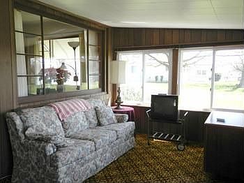 Enclosed sunporch in back