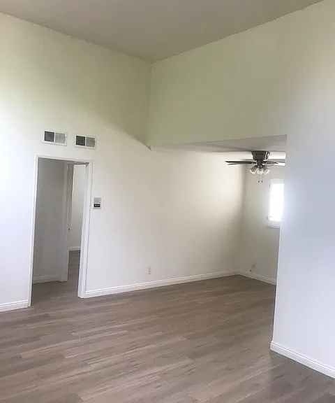 11113 Moorpark St — Photo 12