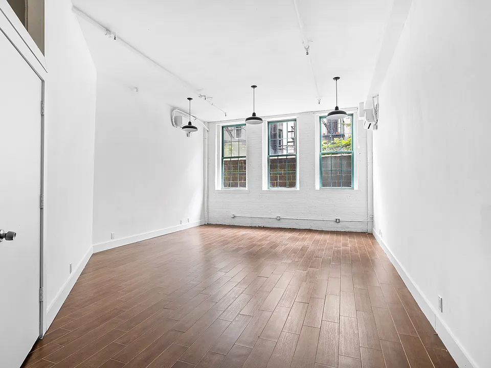 239 Banker St #1I