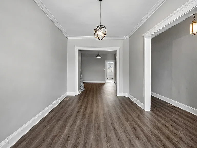 4041 Falls Rd — Photo 12
