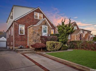 81 Wood St, Lynbrook, NY 11563