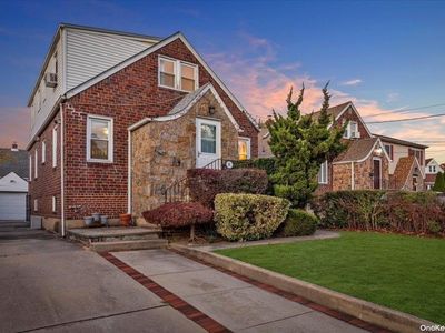 81 Wood Street, Lynbrook, NY, 11563