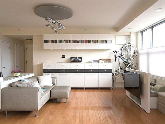 3rd image of 147 Essex St #5