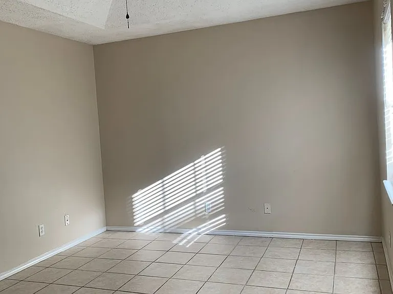 1714 Lexington Cir — Photo 5