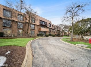 4000 Dundee Rd APT 201-C, Northbrook, IL